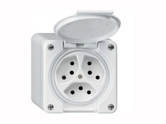 Hager | Robusto Steckdose 3xT13 nass, NAP | weiss, mit Steckklemmen, parallel, IPP55