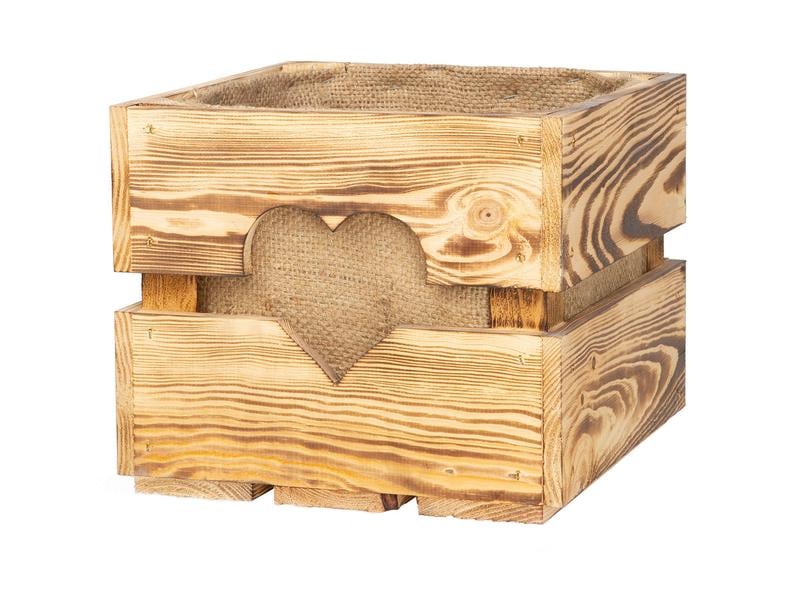 Holz Zollhaus | Dekokiste mit Herzauschnitt | Jutesack, geflammt, Kiefer, 30x30x25 cm