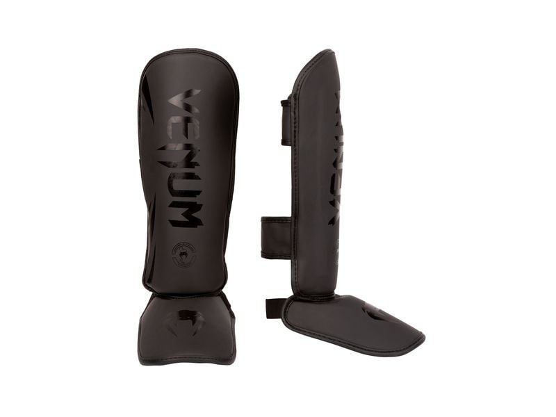 Venum | Challenger Kids Shin Guards | Schwarz Gr. M