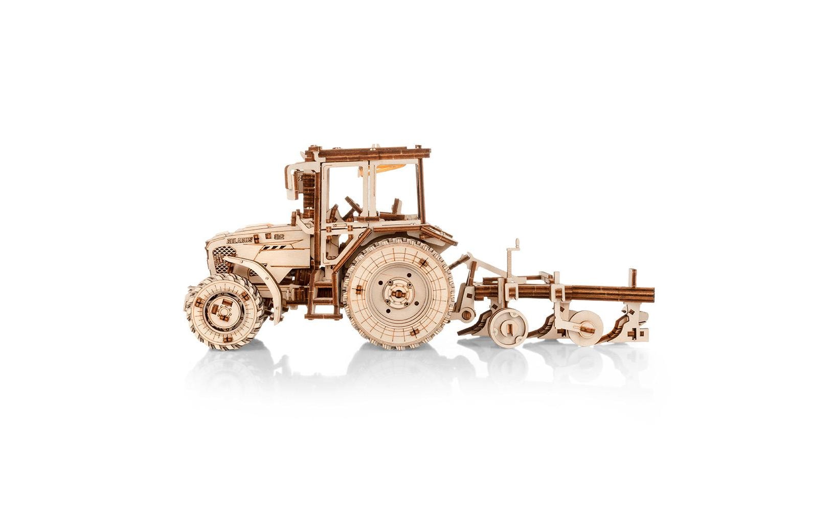 EWA Traktor BELARUS-82.3 mit Pflug 3D