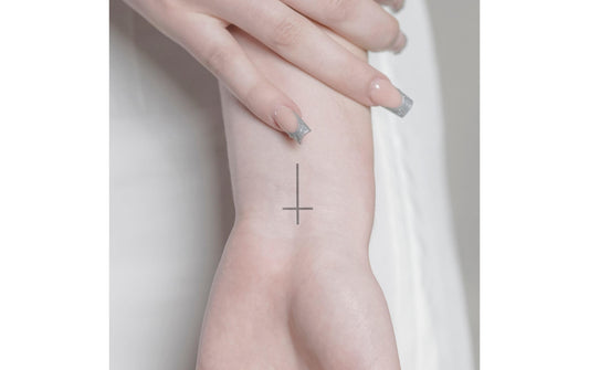 minink | Tattoo kleines Kreuz | Grösse: S (2.0 cm x 4.0 cm)