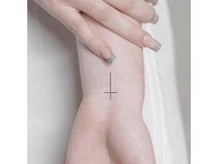 minink | Tattoo kleines Kreuz | Grösse: S (2.0 cm x 4.0 cm)