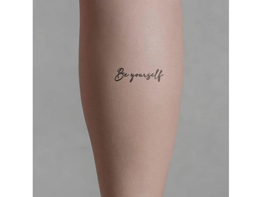 minink | Tattoo Schrift Be yourself künstl. | Grösse: S (4.2 cm x 1.2 cm)