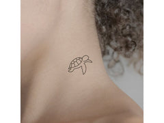 minink | Tattoo Schwimmende Schildkröte | Grösse: S (3.3 cm x 4.0 cm)