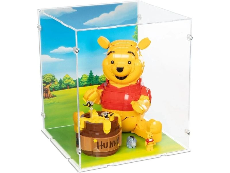 iDisplayit | Acryl-Display LEGO 43300 Winnie Puuh | Mit Hintergrundbild & weissem Boden