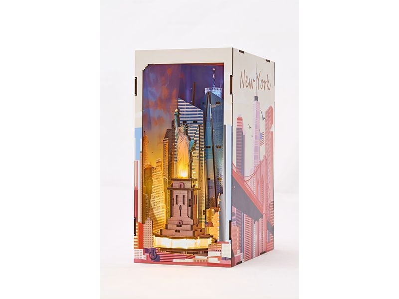 Revell | Tiny Adventures New York - Book Nook | Holzbausatz, inklusive LEDs
