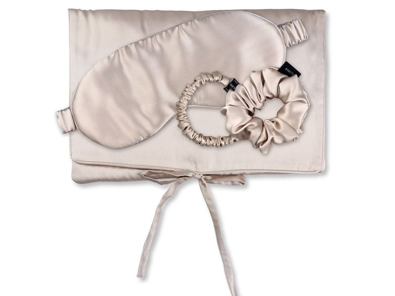 Ailoria | TRAVEL SET HAIR Beige | 1x Silk bag,1x Sleepingmask, 1x Scrunchie M