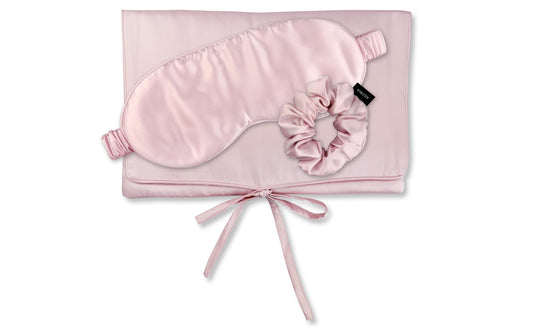 Ailoria | TRAVEL SET BEAUTY M Shy Blush | 1x Silk bag,1x Sleepingmask, 1x Scrunchie M