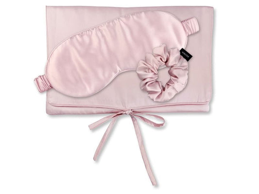 Ailoria | TRAVEL SET BEAUTY M Shy Blush | 1x Silk bag,1x Sleepingmask, 1x Scrunchie M